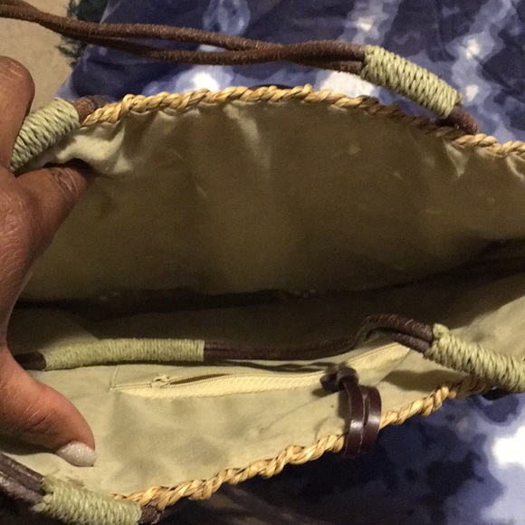 Straw bag with button closure - Picture 3 of 5